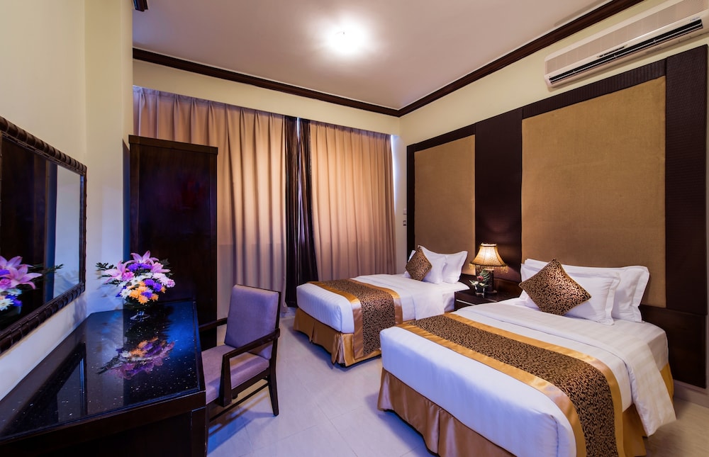 Suite, 3 Bedrooms (With 2 Bathrooms)