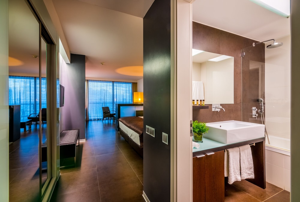 Suite, Sea View (Ocean 2 Adults) High Floor - Photo 2