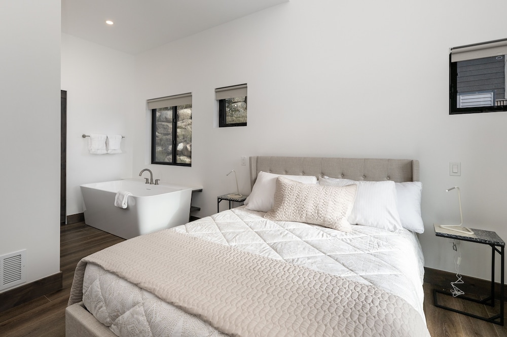 House, 2 Bedrooms photo 1
