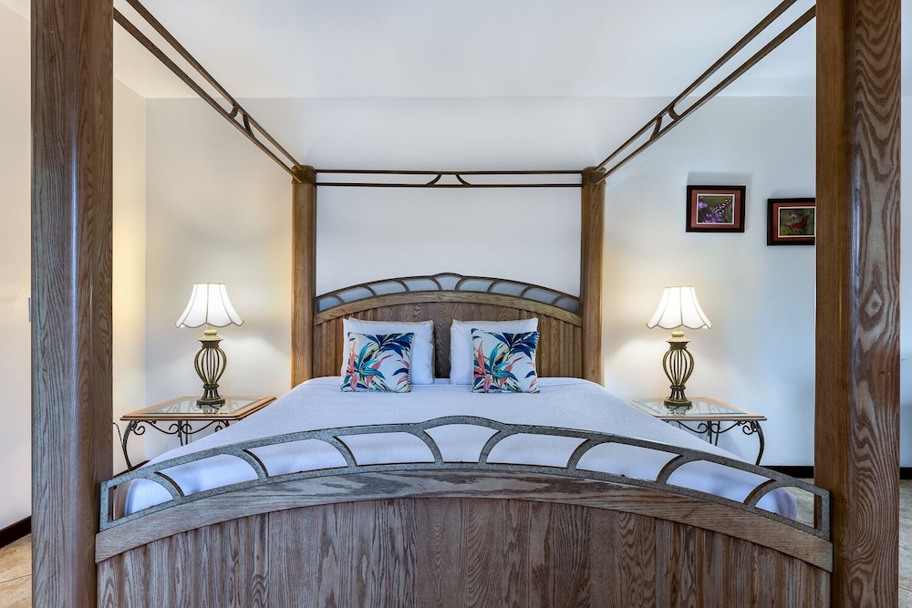 Superior Suite, Pool View