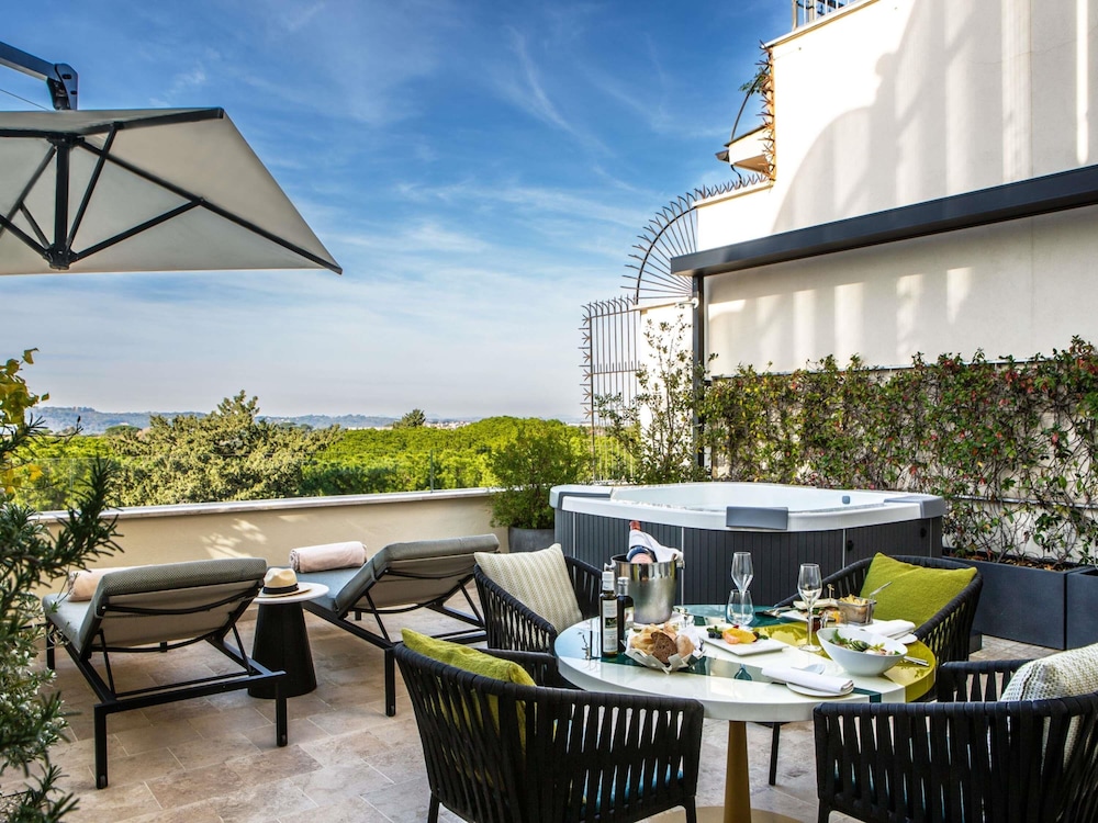 Suite, 1 King Bed, Terrace