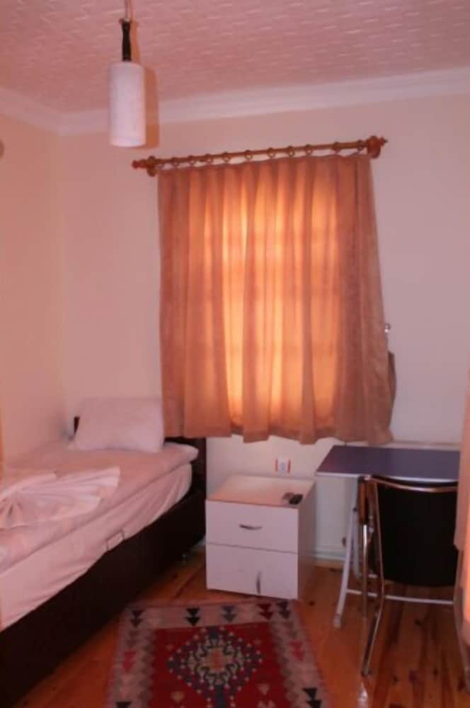 Basic Single Room photo 2