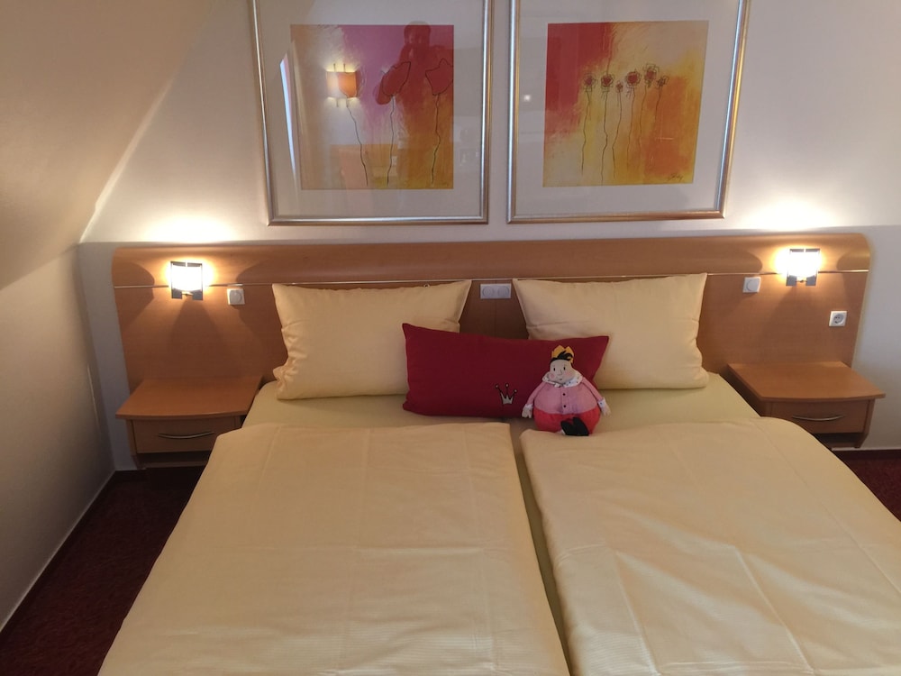 Business Double Room Single Use, Non Smoking, Courtyard View photo 3