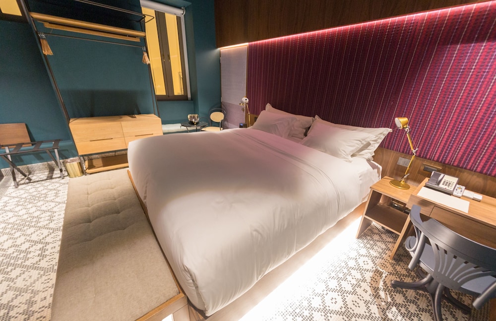 Superior Room, 1 Queen Bed with Sofa bed, Non Smoking photo 2
