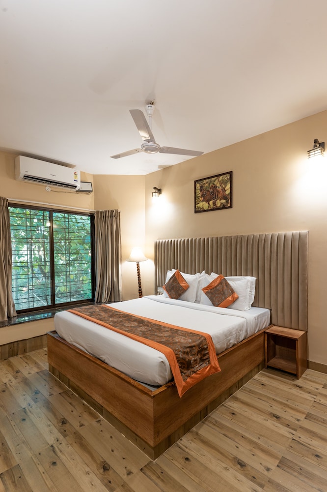Junior Villa, 1 King Bed with Sofa bed, Non Smoking, Garden View