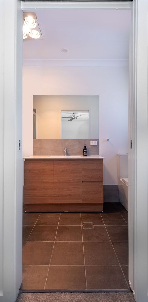 Premium Room, 1 Queen Bed, Private Bathroom, Garden View photo 3