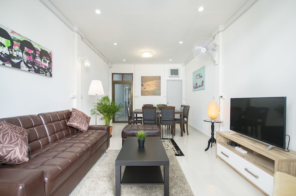 4 Bedrooms Villa photo 2