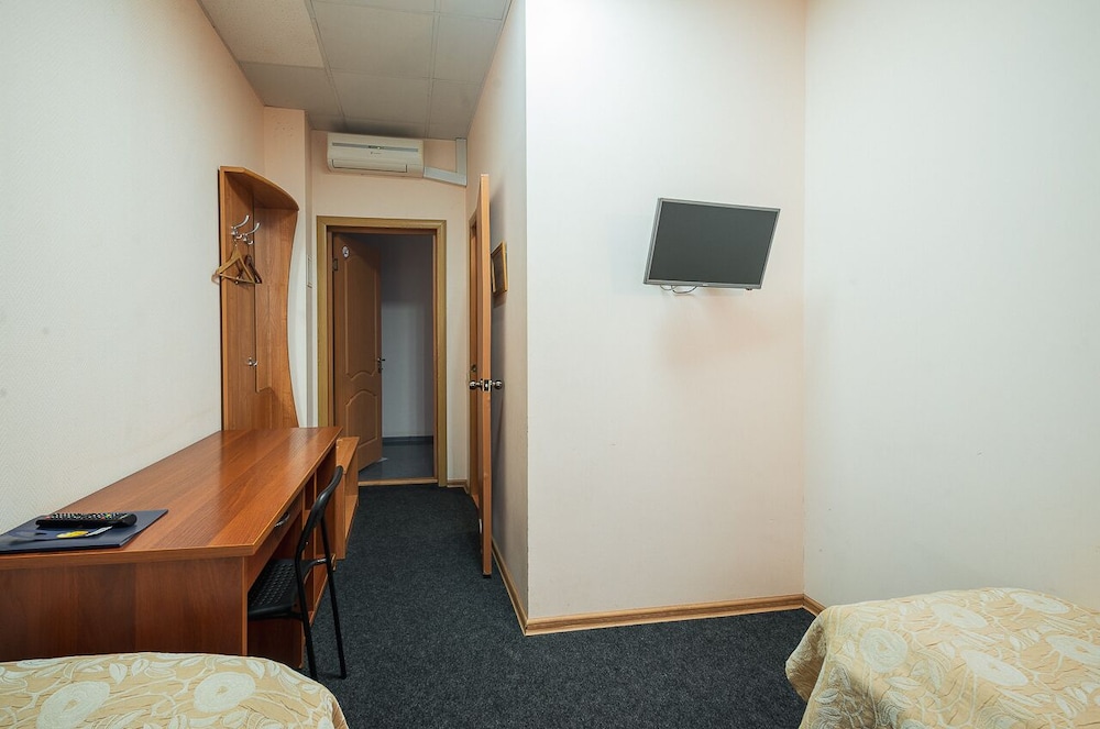 Economy Twin Room, 2 Twin Beds photo 2