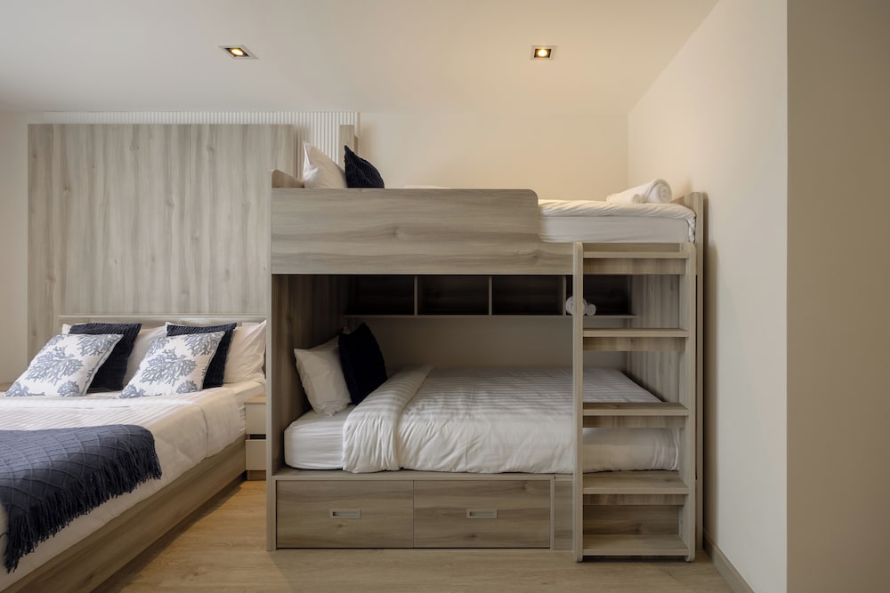 Family Quadruple Room, City View photo 2
