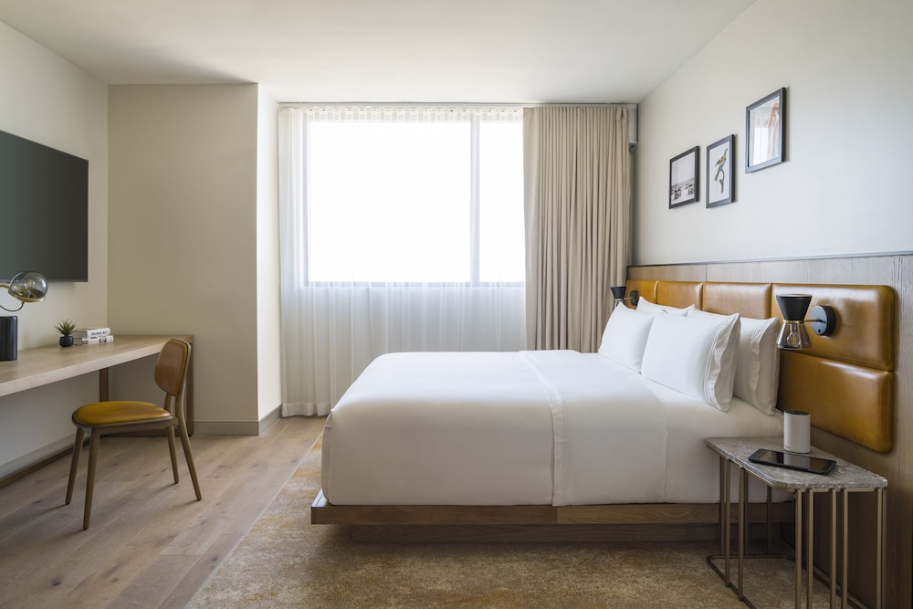 Suite, 1 Bedroom (Mobility Accessible, Roll-In Shower)