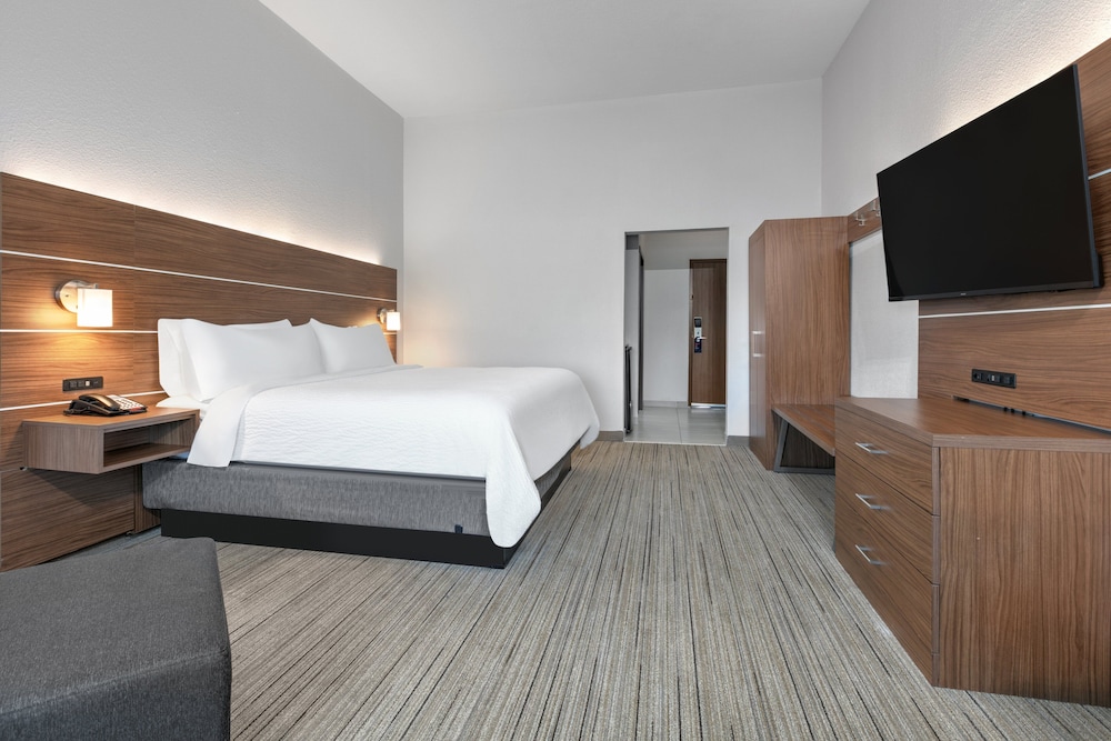 Standard Room, 1 King Bed - Photo 2