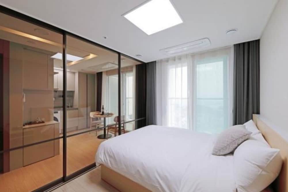Superior Double Room, City View