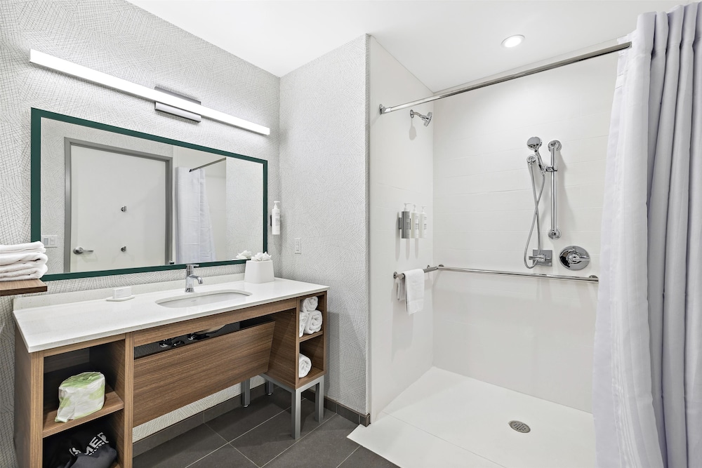 Studio Suite, 2 Queen Beds, Accessible (Roll-In Shower)