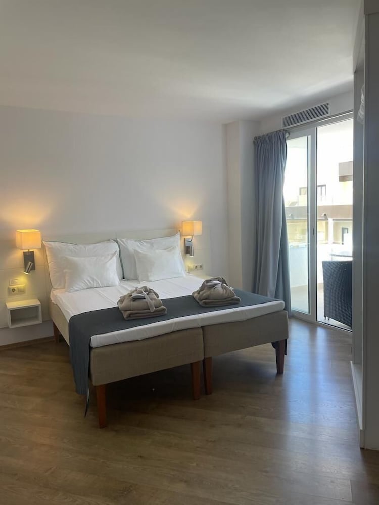 Classic Double Room, Balcony, City View