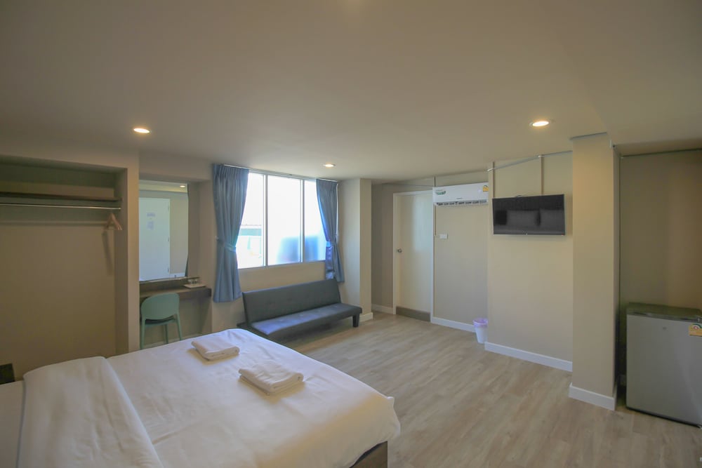 Standard Double Room, 1 King Bed - Photo 4