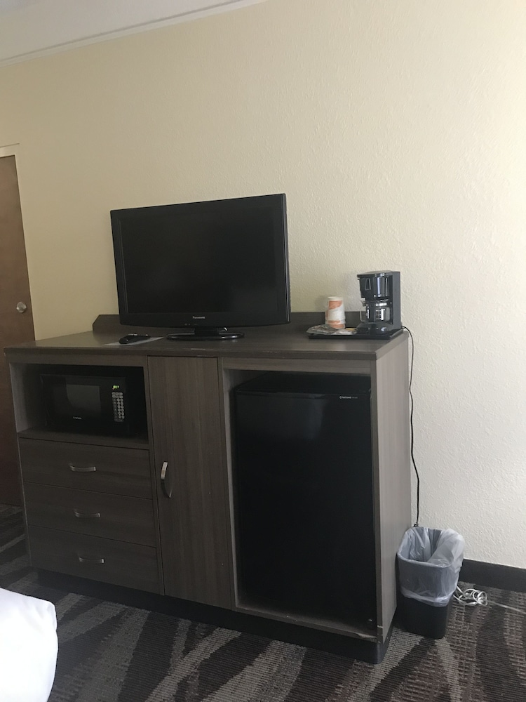 Suite, 1 King Bed, Non Smoking - Photo 7