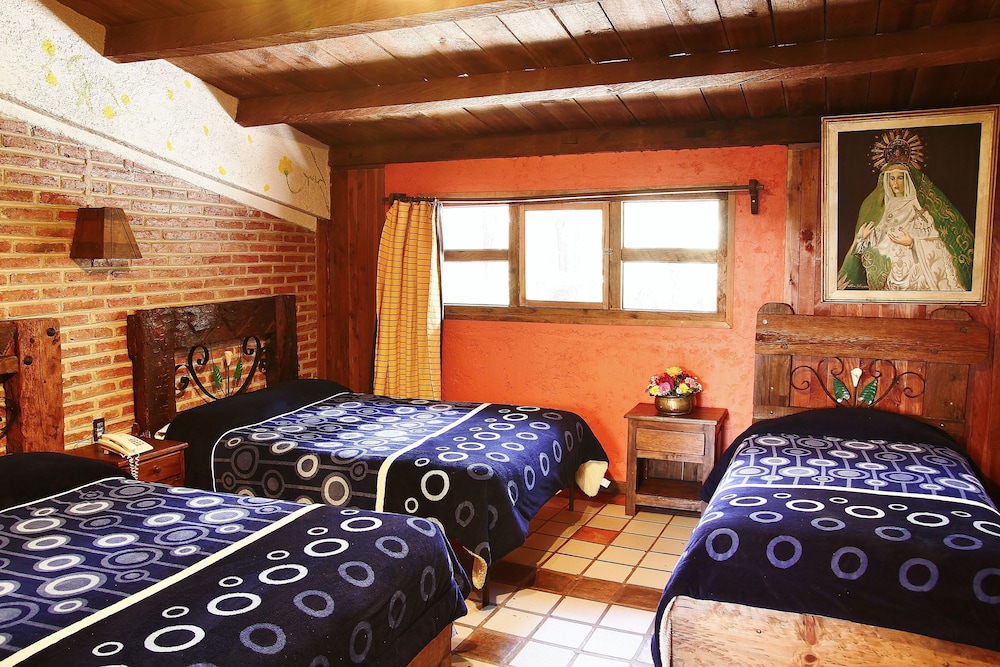 Standard Triple Room, Multiple Beds photo 1