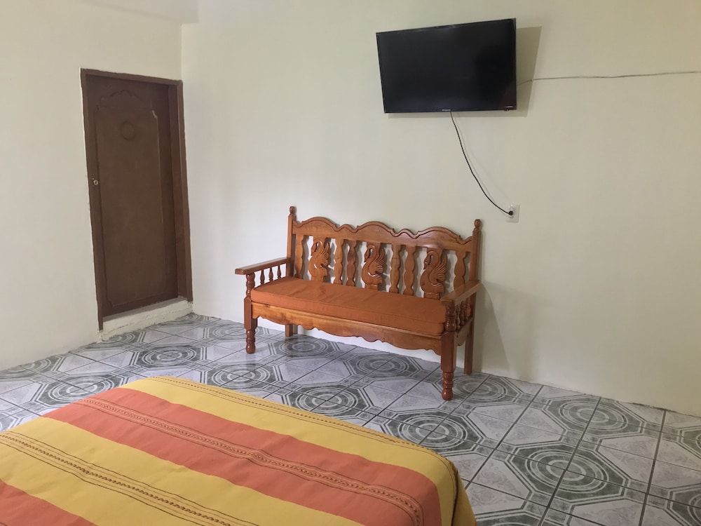 Family Quadruple Room - Photo 5