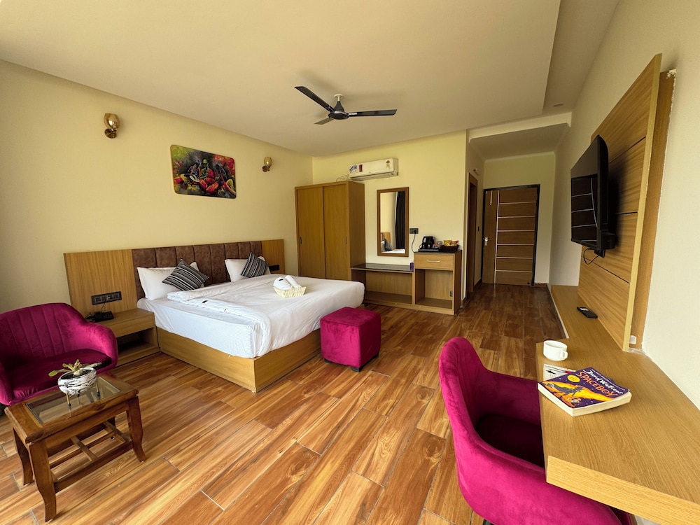 Standard Double Room, Balcony, Valley View