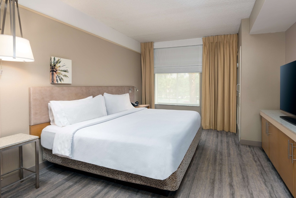 Standard Room, 1 King Bed, Accessible, Non Smoking - Photo 1