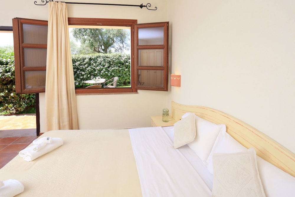 Deluxe Double Room, Garden View - Photo 8