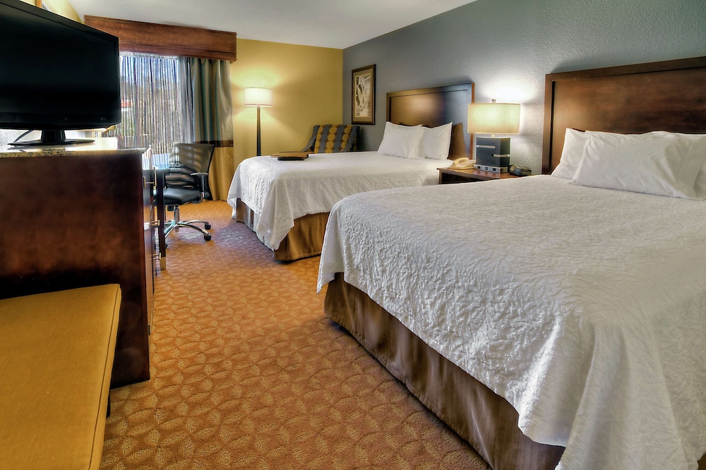 Room, 2 Queen Beds, Accessible, Non Smoking - Photo 1