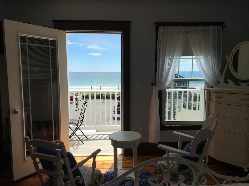 Deluxe Room, 1 Queen Bed, Shared Bathroom, Ocean View photo 2