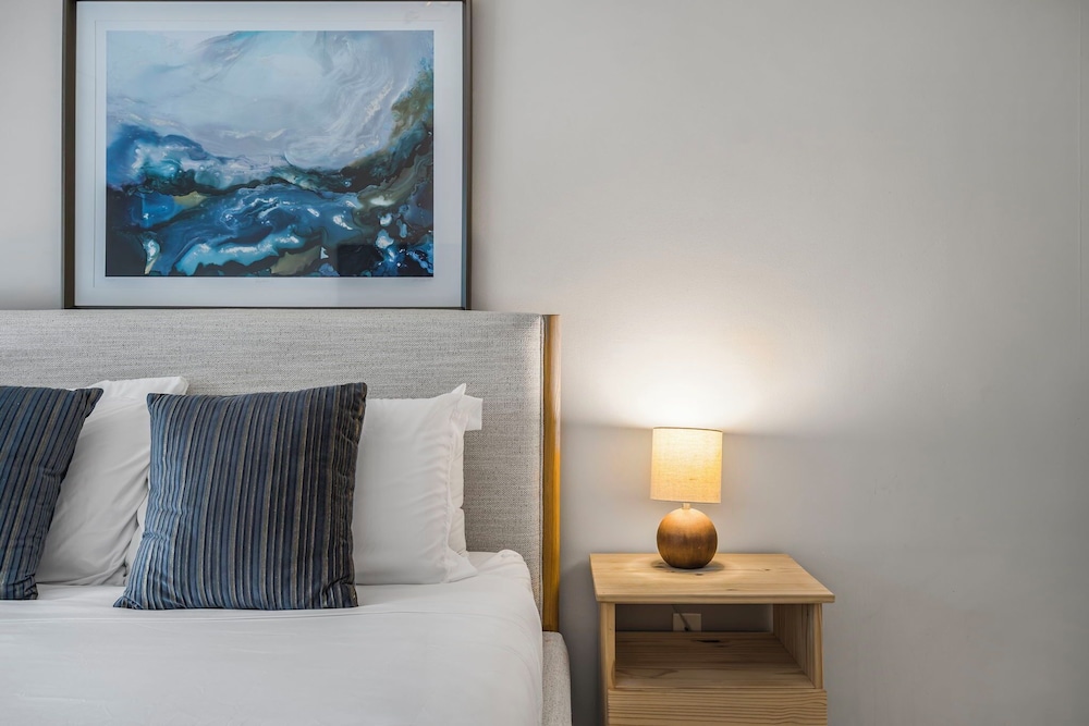 Luxury Condo, 1 Bedroom, City View photo 2