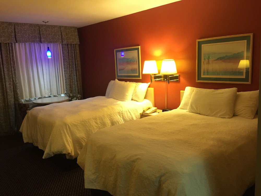 Room, 2 Double Beds, Non Smoking - Photo 1