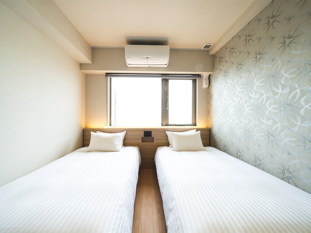 Adjoining Room Non Smoking (3 Twin rooms next to each other *not connecting*) photo 2