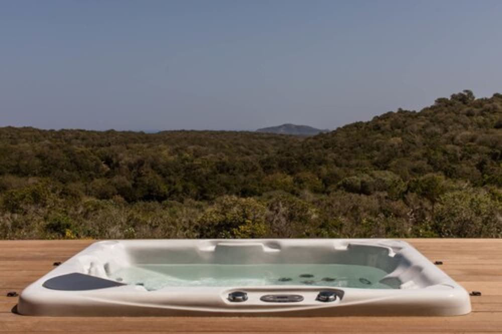 Suite, Hot Tub photo 3