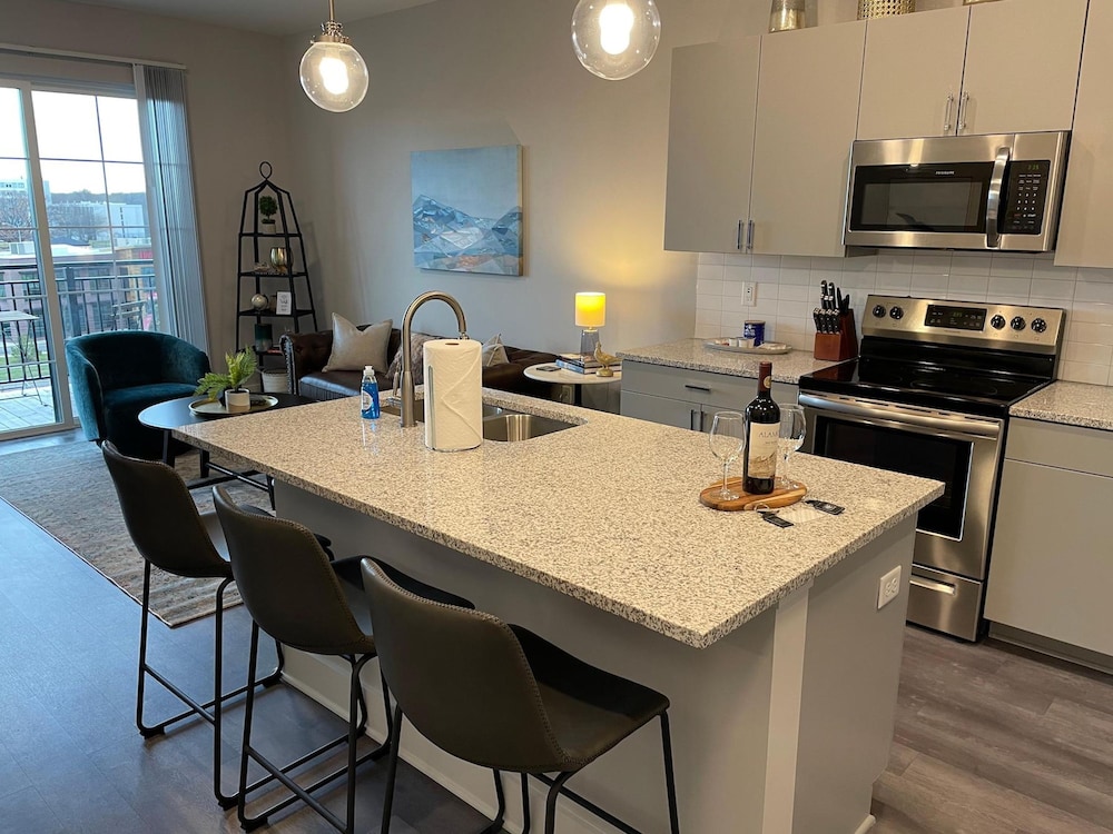 Lux King 1BR Near OSU Parking Balcony Gym, Bild 6
