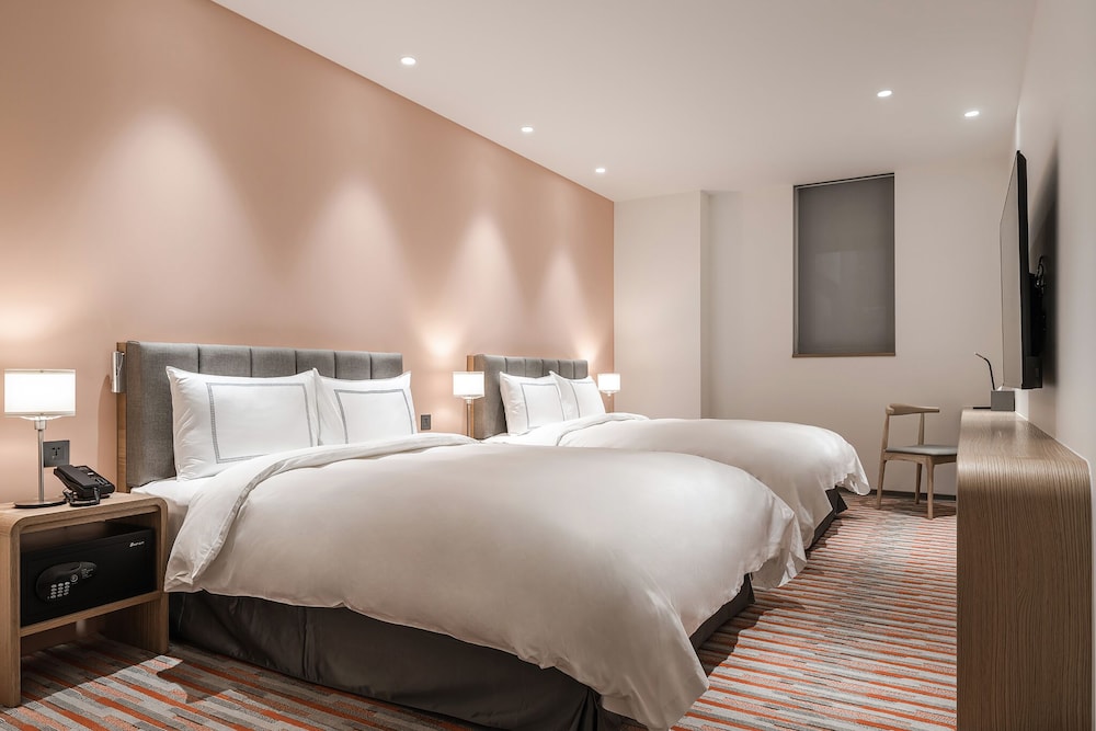 Deluxe Quadruple Room, No Windows