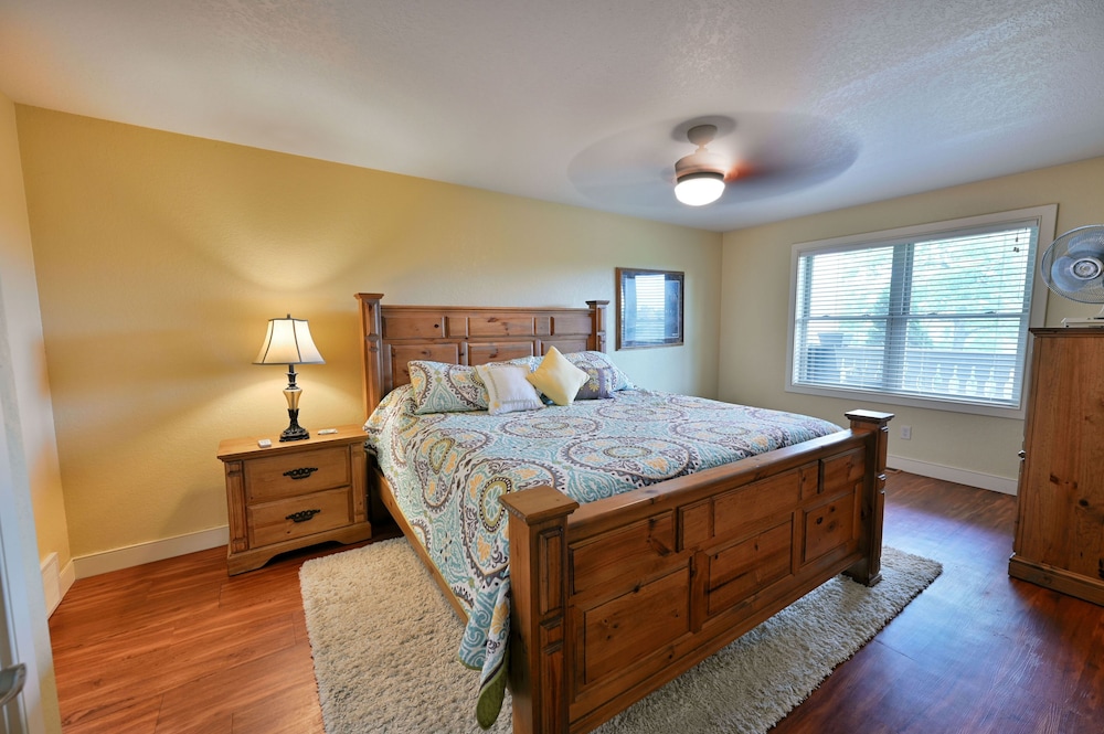 Condo, 2 Bedrooms photo 3