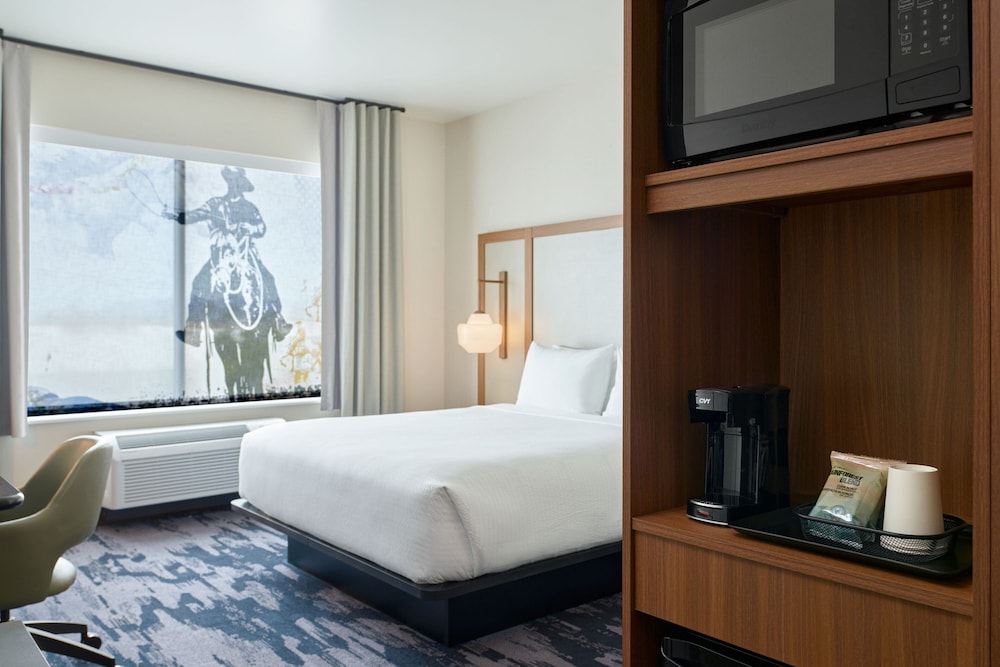 Standard Room, 1 King Bed (Mobility Accessible, Tub)