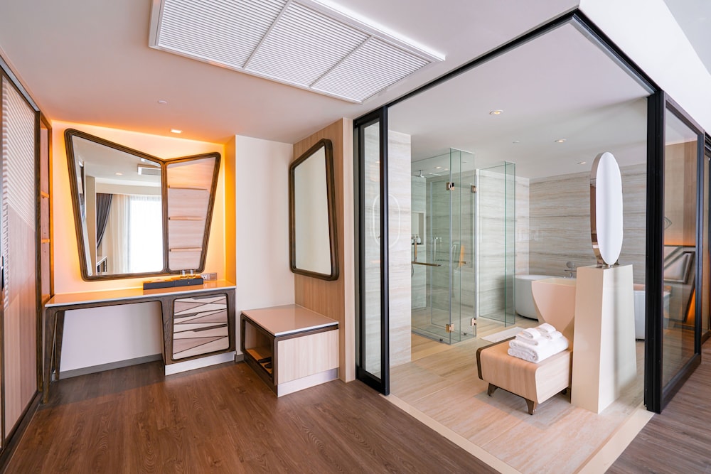 Amethyst Grand Executive - Photo 3