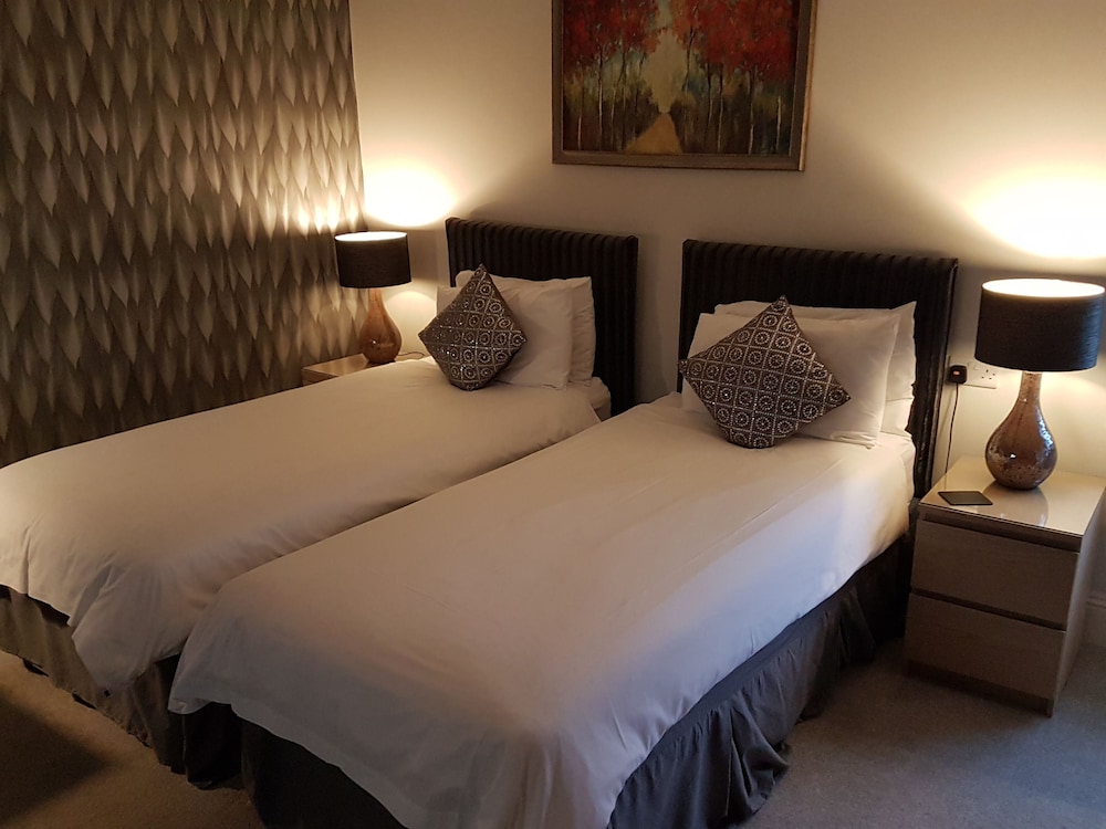 Superior Twin Room, Ensuite - Photo 3