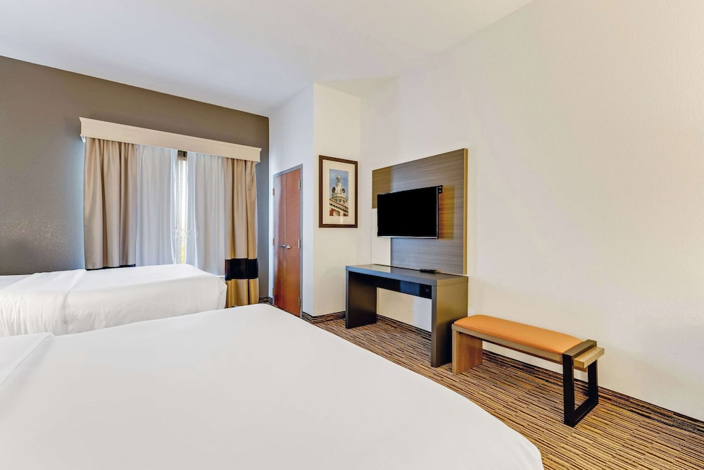 Suite, 2 Queen Beds, Accessible, Non Smoking - Photo 2