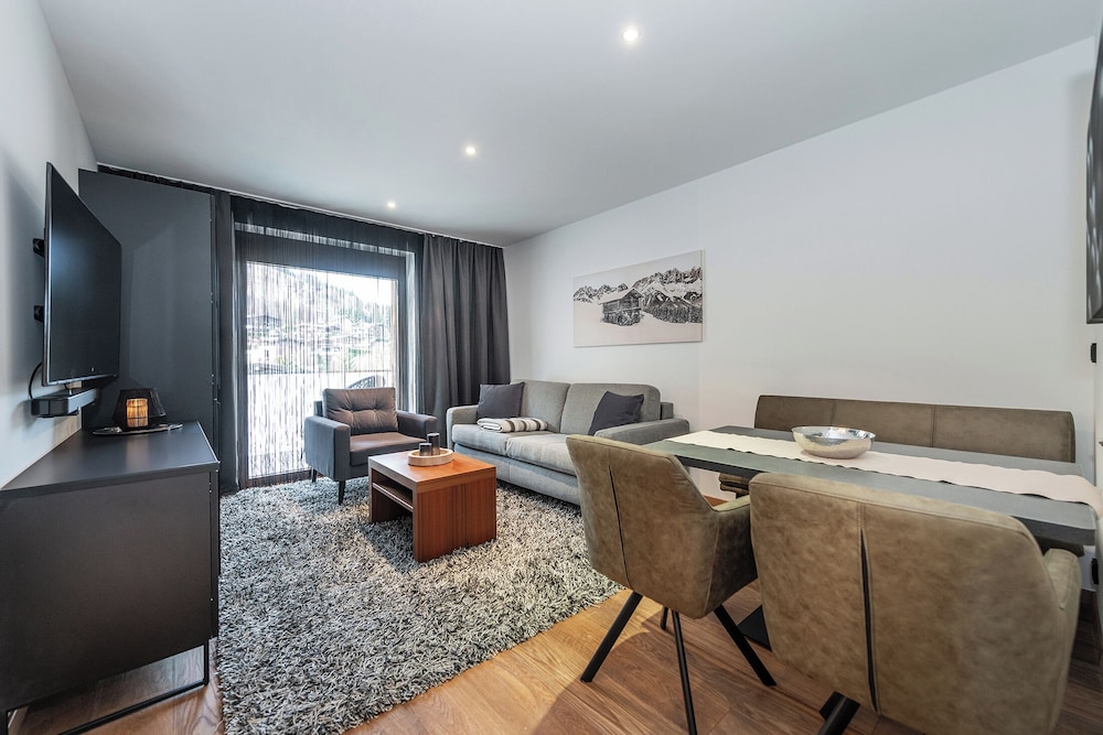 Deluxe Apartment, 1 Bedroom, Balcony, Mountain View