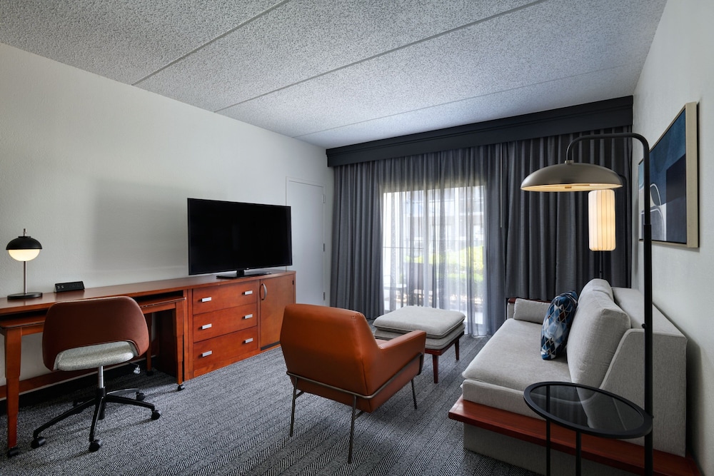 Suite, 1 Bedroom - Photo 4