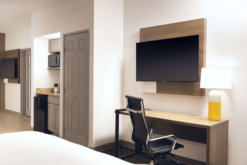 One Bedroom - Presidential Suite photo 3