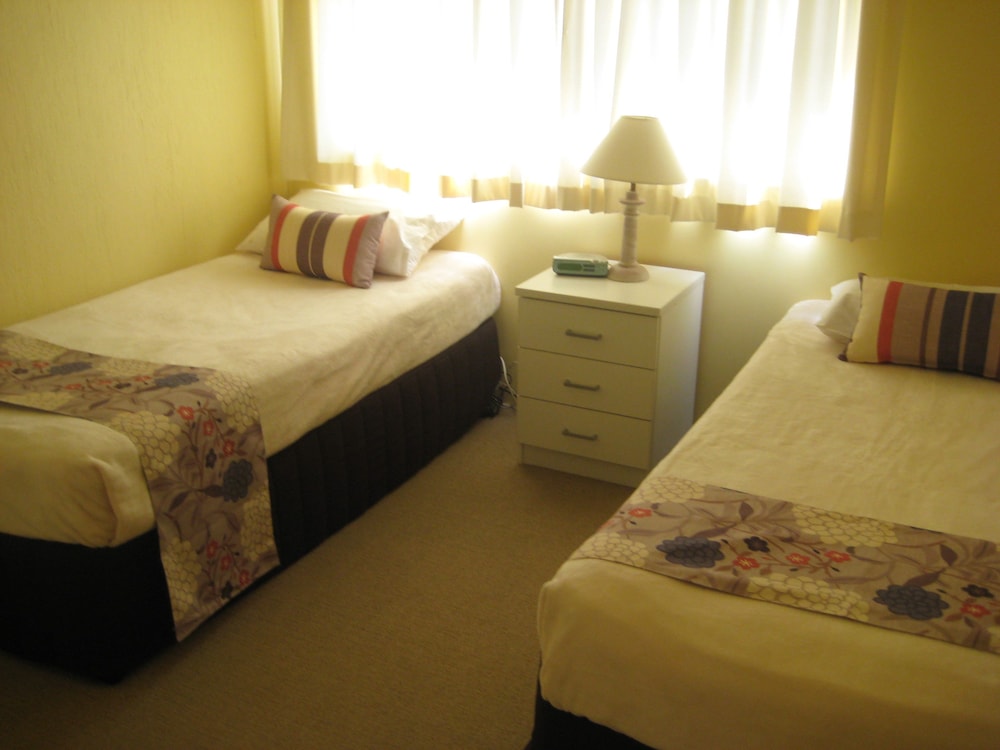 House, 2 Bedrooms photo 2