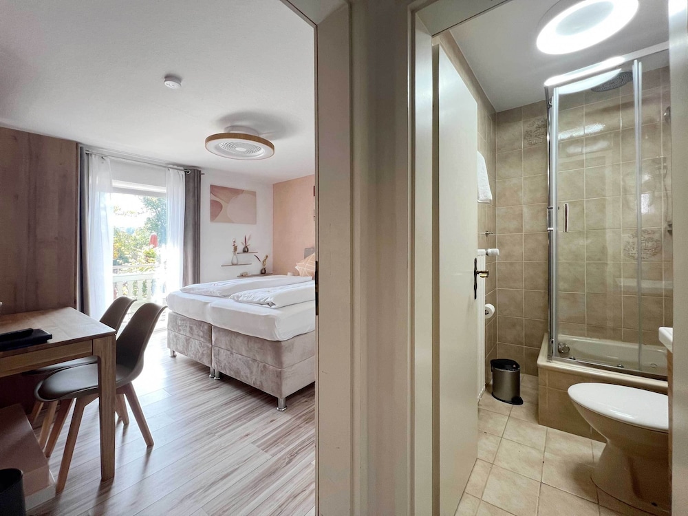 Classic Double Room, Balcony, Lake View photo 3