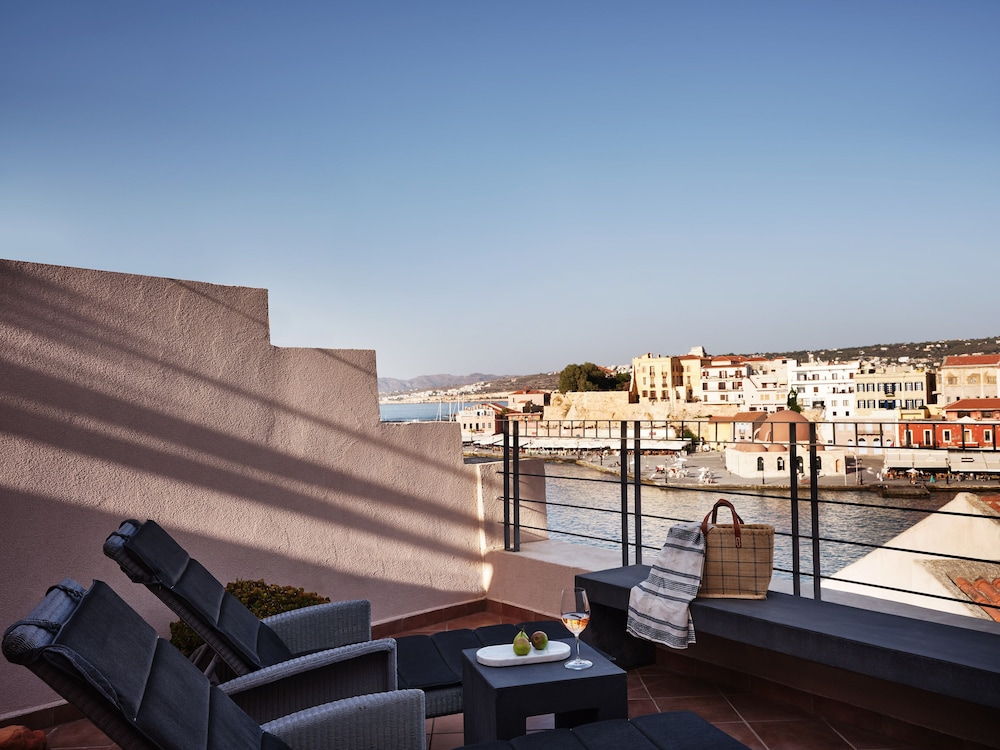 Penthouse Suite with Private Terrace & Sea View - Photo 10