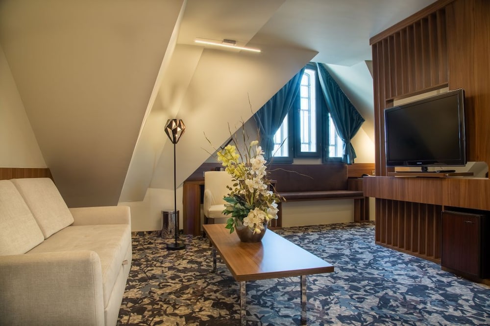 Deluxe Room - Photo 3