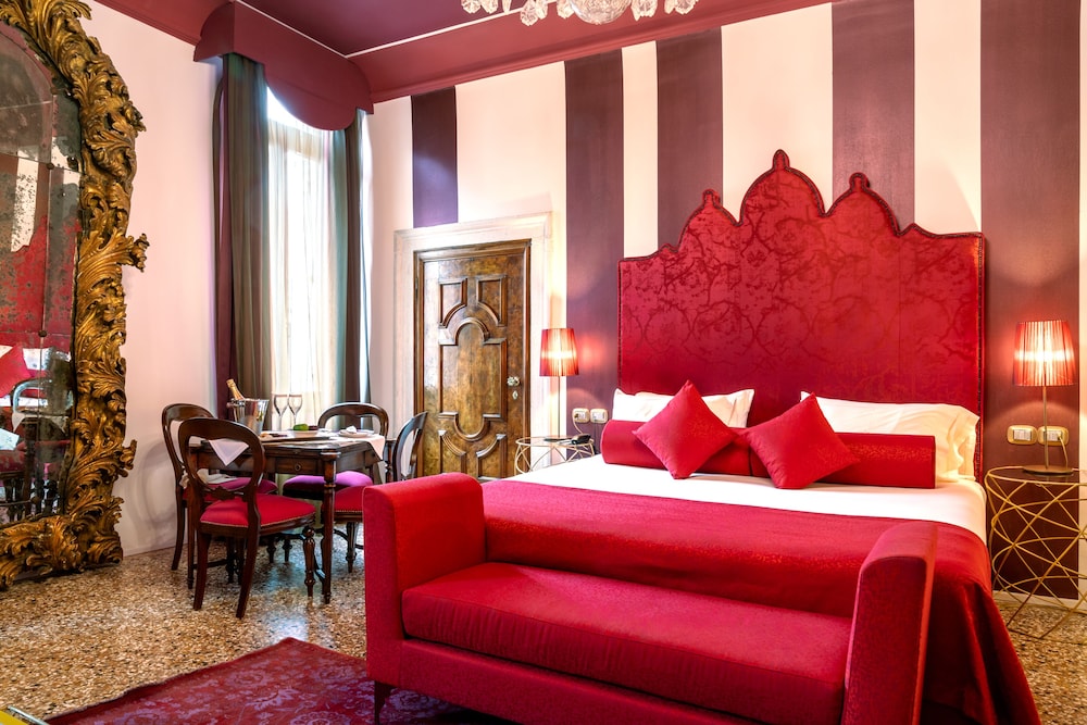 Junior Suite, Canal View