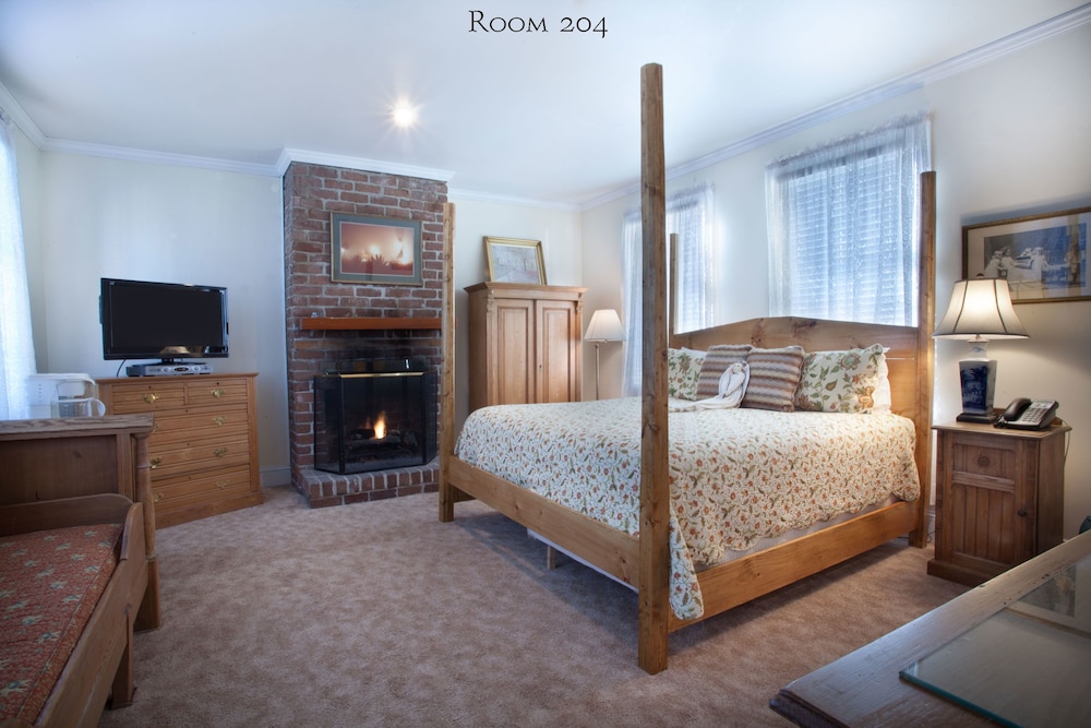 Room, 1 King Bed (204), Stairs Required photo 1