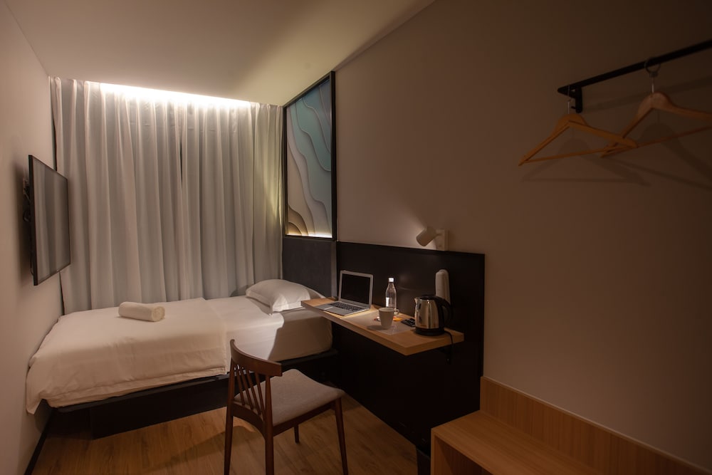Solo Room, No Windows photo 1