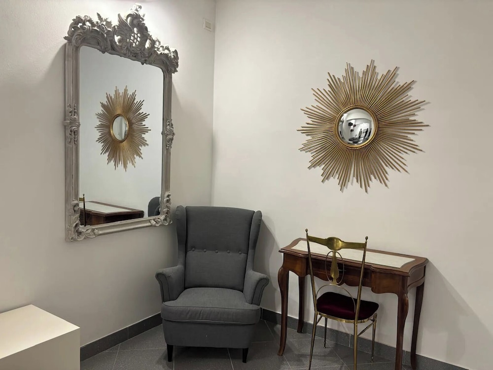 Asinelli apartment thumbnail 5