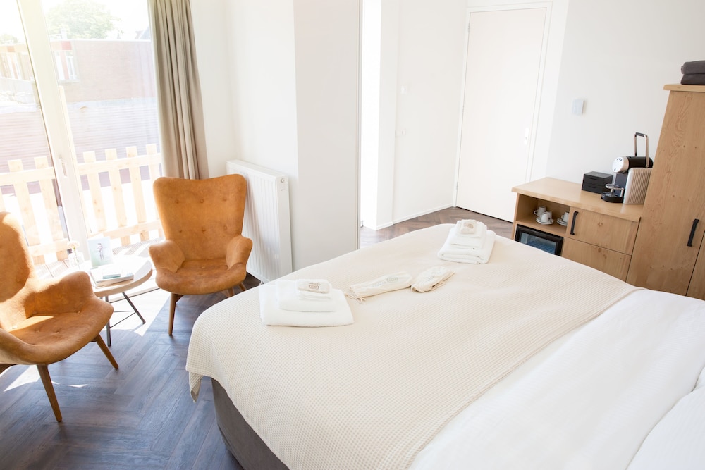 Deluxe Double Room, 1 King Bed photo 1